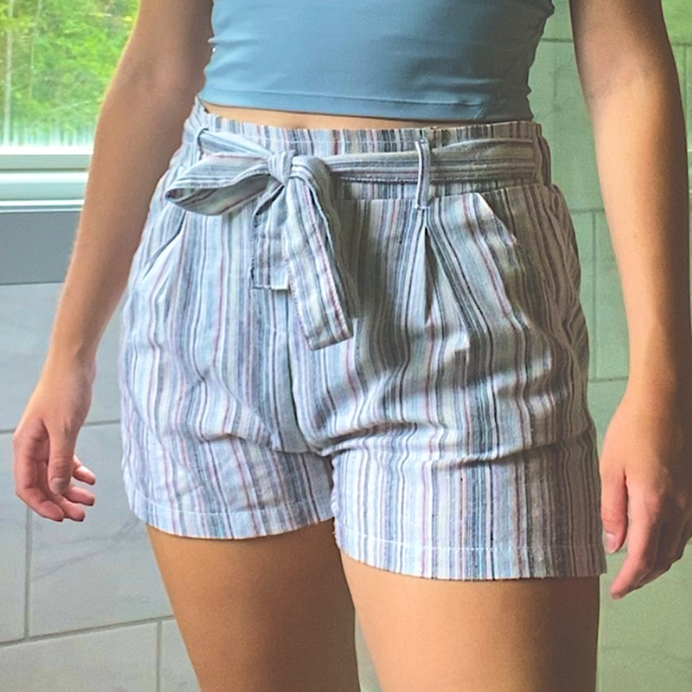 Ci Sono linen tie shorts, marked size XL (fits like size 8)